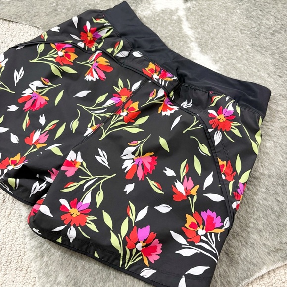 Lands End Floral Board Shorts 8 - Picture 6 of 11